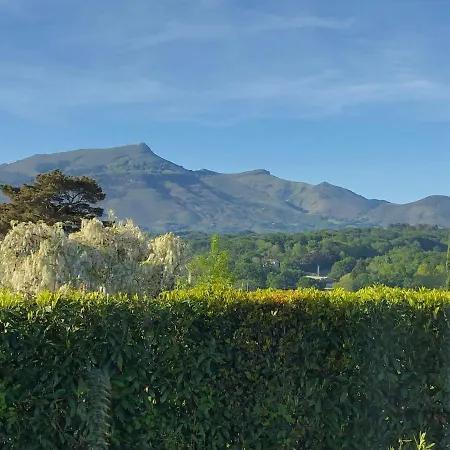 La Ferme D'ika לינה וארוחת בוקר