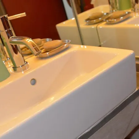 לינה וארוחת בוקר La Ferme D'ika 3*